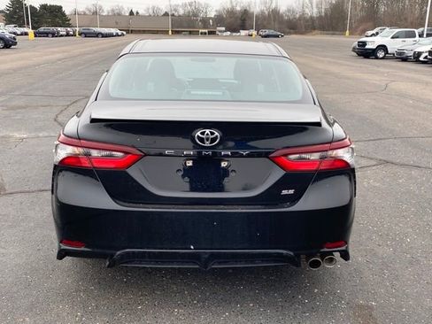 Used 2023 Toyota Camry SE image 4