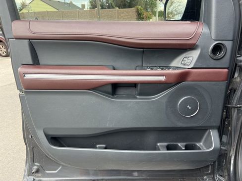 Used 2022 Ford Expedition Limited image 9