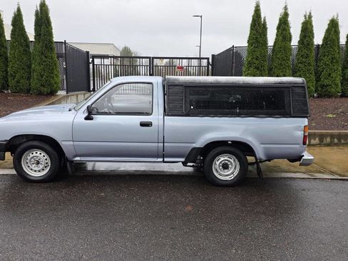 Used 1991 Toyota Pickup 2WD Regular Cab image 3