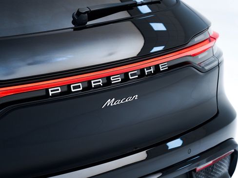 Certified 2026 Porsche Macan AWD/4WD image 13