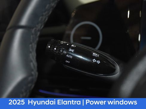 Used 2025 Hyundai Elantra Limited FWD image 11