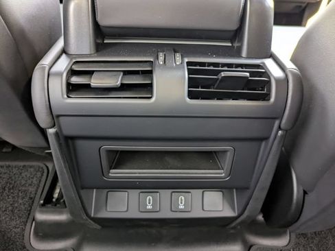 Used 2026 Land Rover Defender 110 X-Dynamic SE AWD/4WD image 27