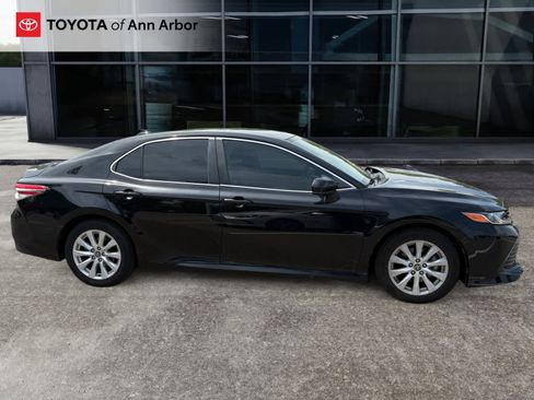 Used 2019 Toyota Camry LE FWD image 10