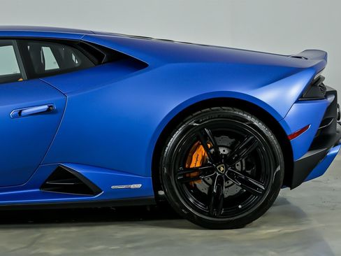 Used 2020 Lamborghini Huracan EVO image 9