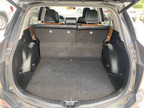 Used 2018 Toyota RAV4 Limited image 9