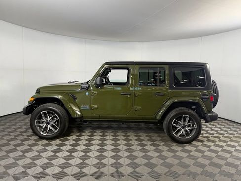 Used 2024 Jeep Wrangler Unlimited AWD/4WD image 10