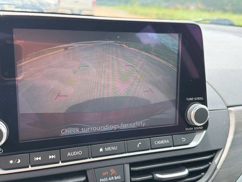 Used 2025 Nissan Altima 2.5 SV FWD image 29