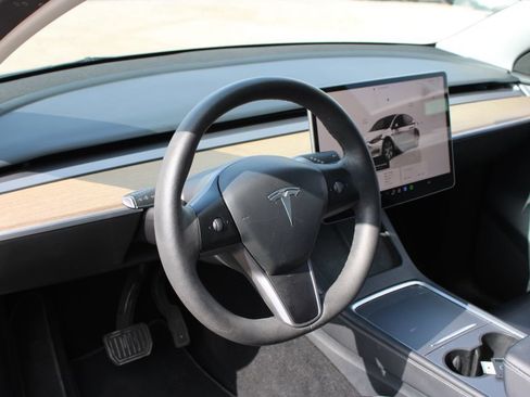 Used 2023 Tesla Model Y Long Range AWD/4WD image 28