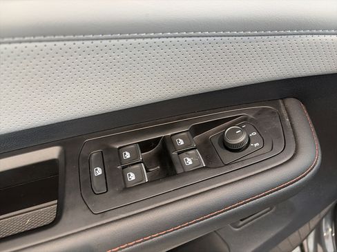 Used 2025 Volkswagen Atlas Peak Edition SE AWD/4WD image 20