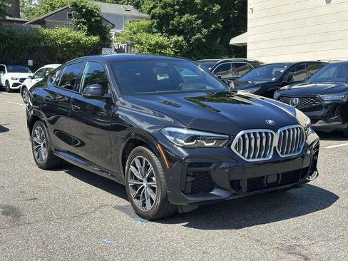 Used 2022 BMW X6 xDrive40i w/ M Sport Package AWD/4WD image 2