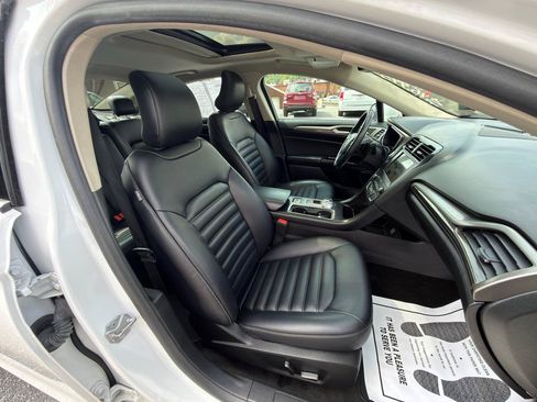 Used 2019 Ford Fusion SEL FWD image 27