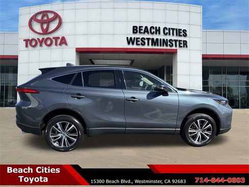 Used 2022 Toyota Venza LE image 13