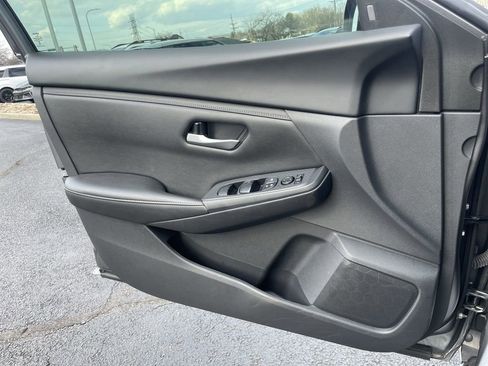 Used 2024 Nissan Sentra SV FWD image 19