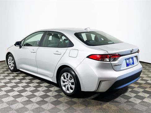 Used 2025 Toyota Corolla LE image 6