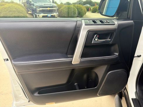 Used 2022 Toyota 4Runner SR5 Premium w/ Moonroof Package RWD image 4