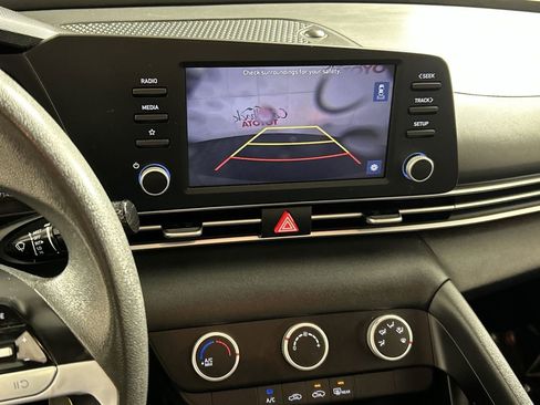 Used 2021 Hyundai Elantra SE image 18