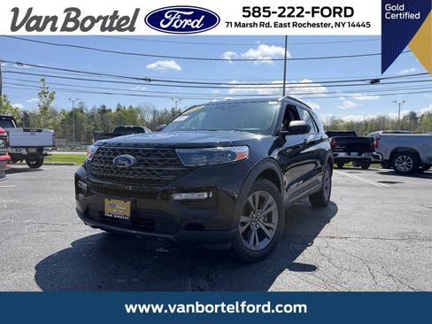 Certified 2021 Ford Explorer XLT w/ Equipment Group 202A AWD/4WD image 1