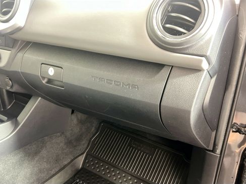 Used 2022 Toyota Tacoma SR5 w/ Technology Package RWD image 33