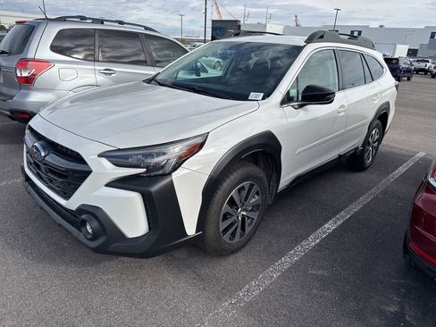 Used 2025 Subaru Outback Premium image 16