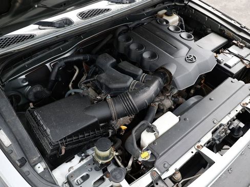 Used 2010 Toyota FJ Cruiser 4WD image 38