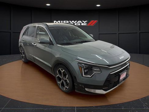 Used 2023 Kia Niro SX Touring FWD image 2