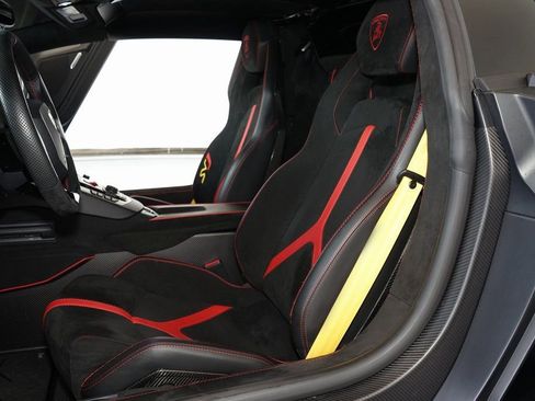 Used 2021 Lamborghini Aventador SVJ image 12