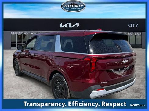 Certified 2026 Kia Carnival FWD image 5