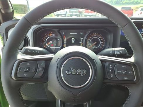 Used 2025 Jeep Gladiator Sport AWD/4WD image 18