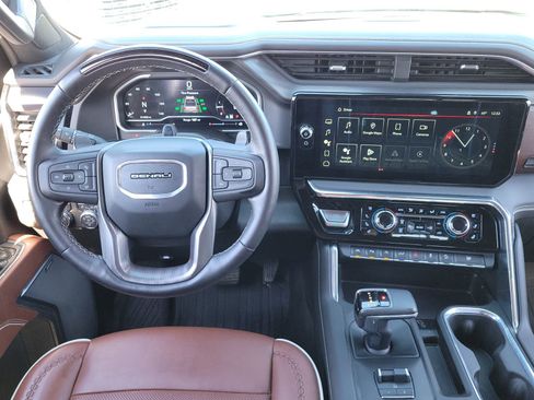 Used 2024 GMC Sierra 1500 Denali Ultimate AWD/4WD image 9