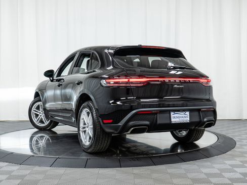 Used 2025 Porsche Macan image 31