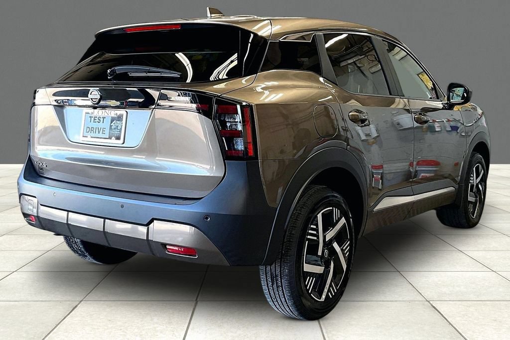Used 2025 Nissan Kicks SV FWD image 2