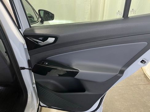 Used 2022 Volkswagen ID.4 Pro image 23