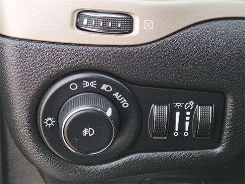 Used 2014 Jeep Cherokee Limited w/ Trailer Tow Group image 10