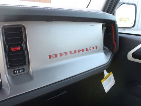 New 2026 Ford Bronco Outer Banks w/ Sasquatch Package AWD/4WD image 19