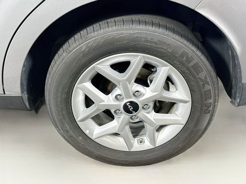 Used 2025 Kia Soul LX w/ LX Technology Package FWD image 11