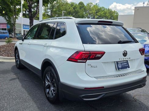 Certified 2022 Volkswagen Tiguan SE w/ Panoramic Sunroof Package FWD image 3