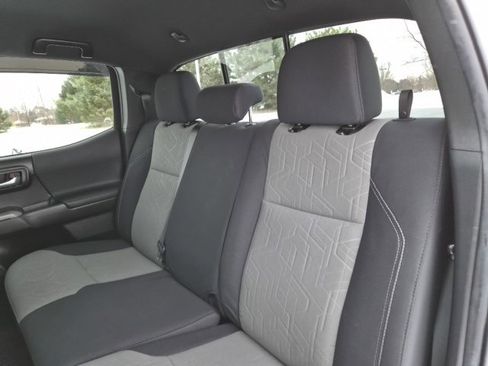 Used 2023 Toyota Tacoma TRD Off-Road image 28