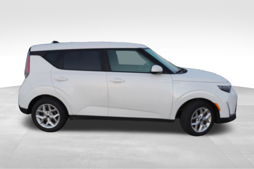 Certified 2023 Kia Soul LX w/ LX Technology Package FWD image 2