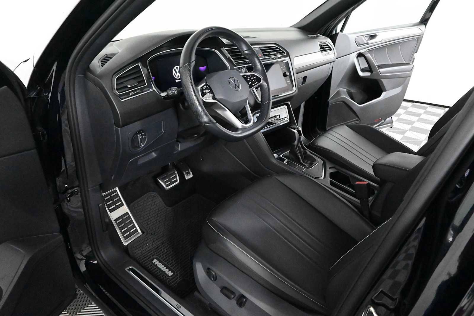 Certified 2023 Volkswagen Tiguan SE R-Line FWD image 17