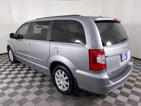 Used 2015 Chrysler Town & Country Touring w/ Driver Convenience Group FWD image 8