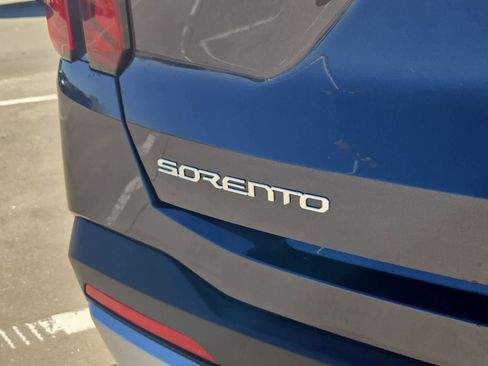 Certified 2025 Kia Sorento LX image 11