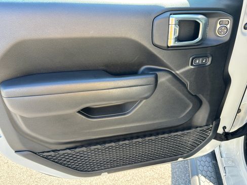 Used 2025 Jeep Wrangler Sport S AWD/4WD image 10