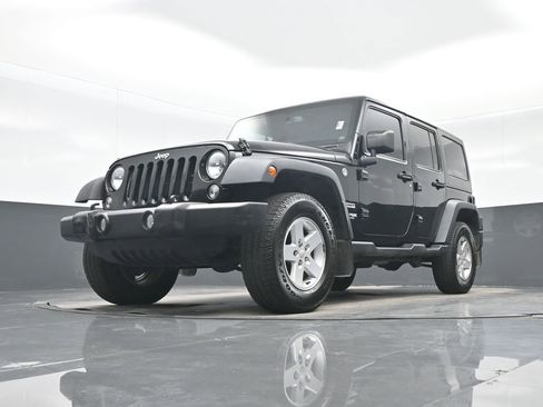 Used 2018 Jeep Wrangler Unlimited Sport S AWD/4WD image 25