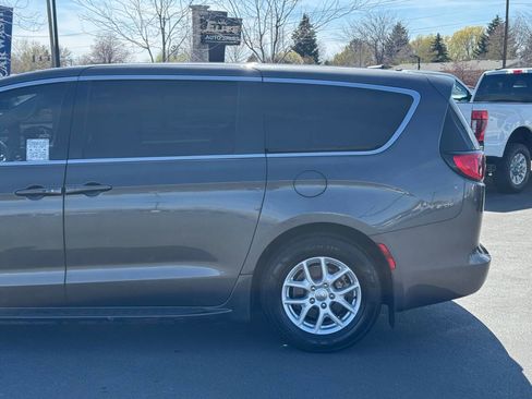 Used 2020 Chrysler Voyager LX FWD image 9