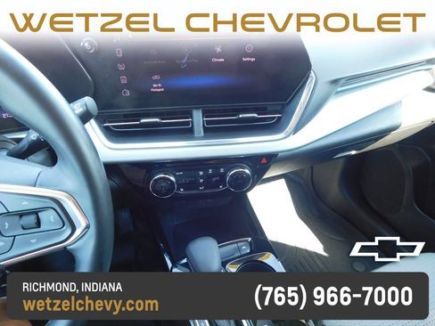 Used 2025 Chevrolet Trax LT w/ Driver Confidence Package FWD image 31