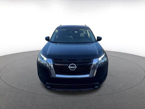 Used 2025 Nissan Pathfinder SV image 4