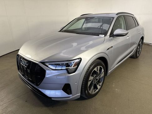 Used 2021 Audi e-tron Premium w/ Convenience Plus Package image 25