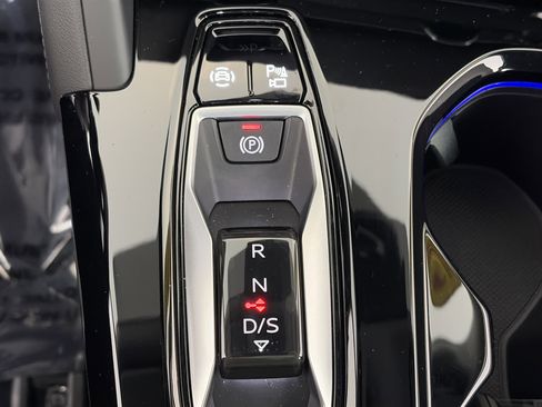 Used 2025 Audi Q5 Premium w/ Convenience Package image 24