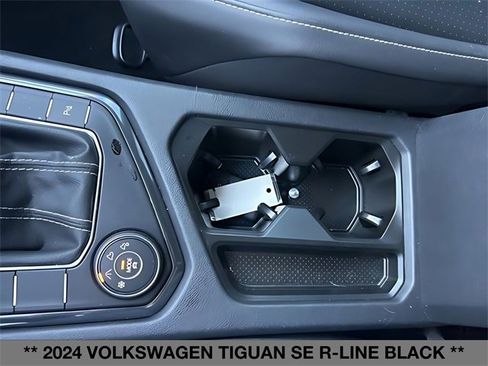Used 2024 Volkswagen Tiguan SE R-Line image 36
