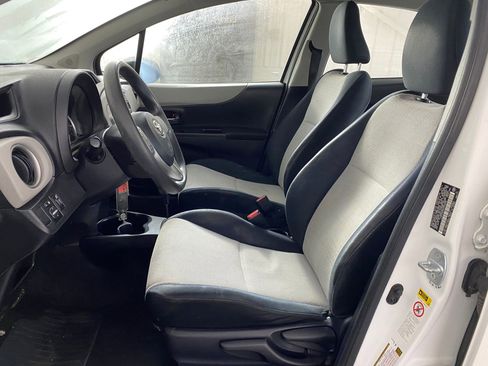 Used 2012 Toyota Yaris L image 5
